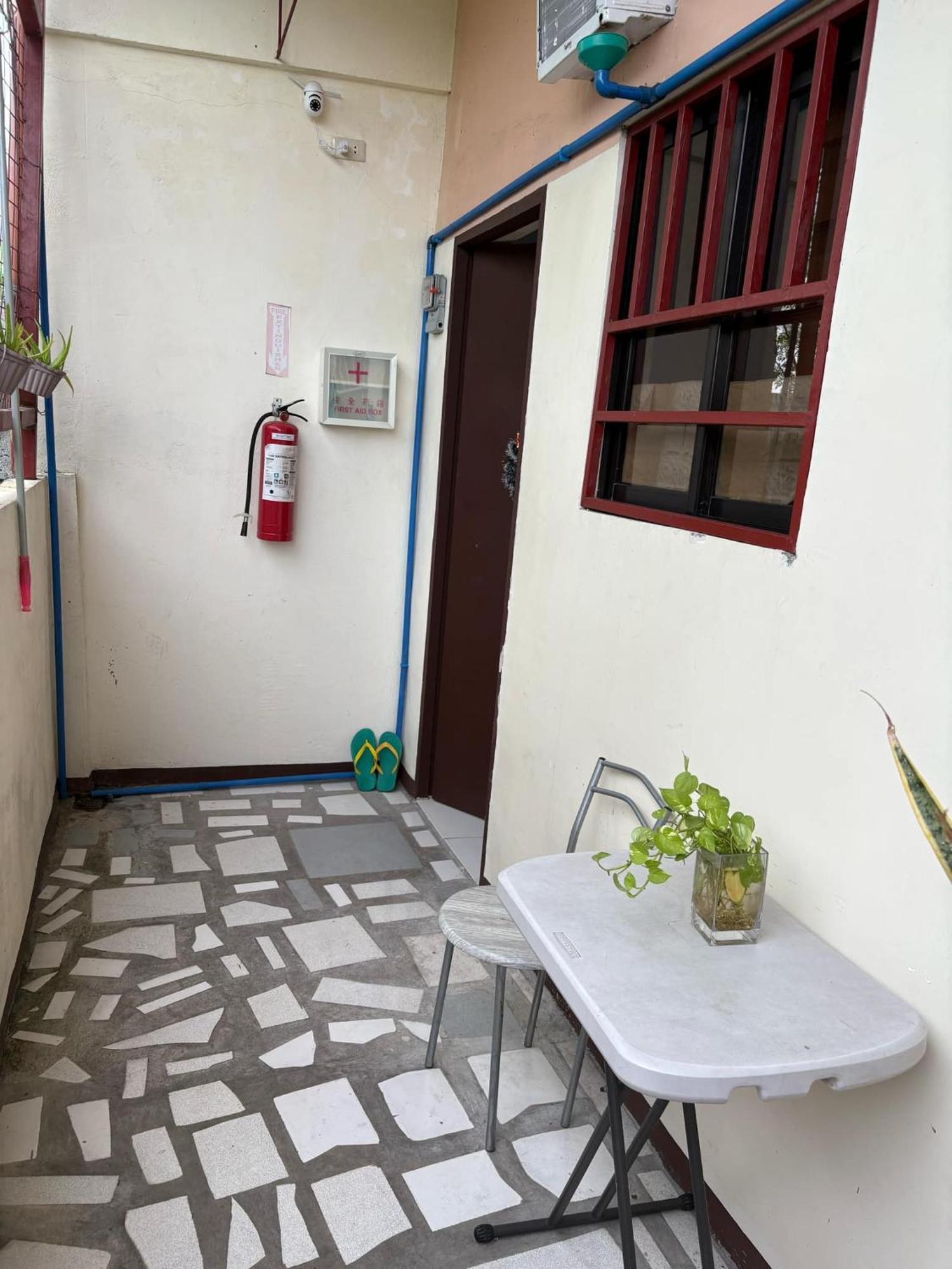 Airport Villamor Transient Rooms Манила Экстерьер фото